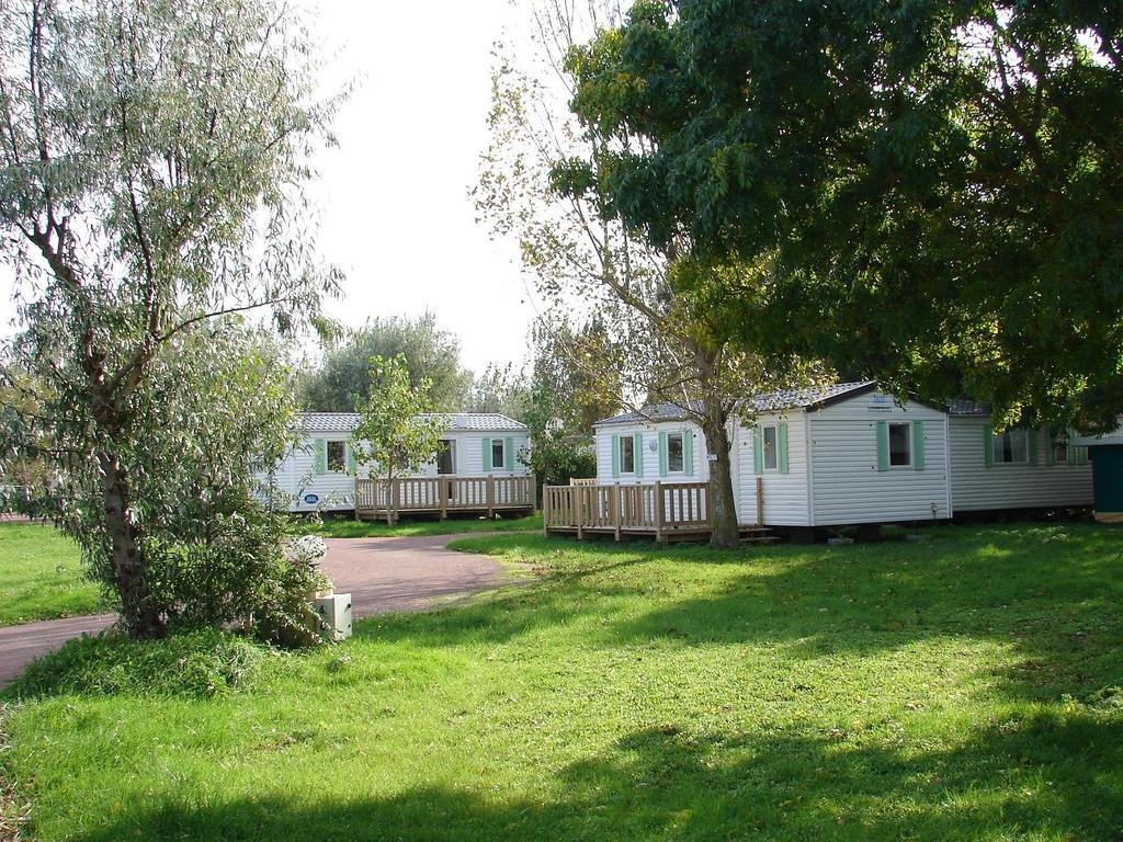 Camping Phare Ouest Saint-Denis-dʼOléron المظهر الخارجي الصورة