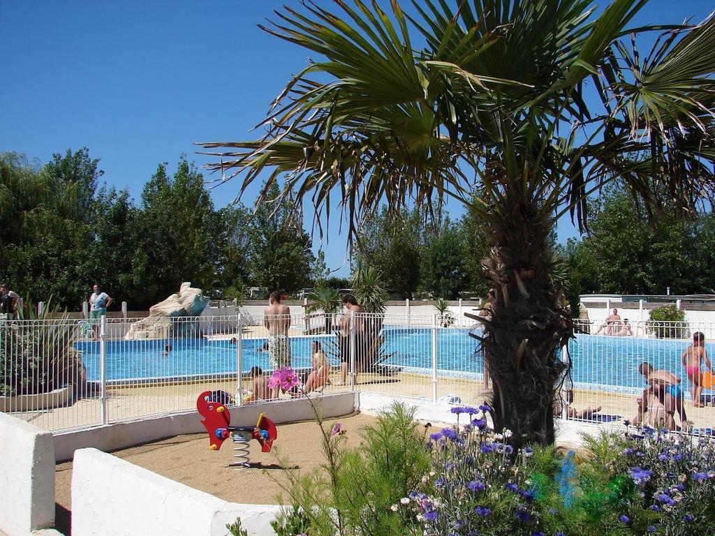 Camping Phare Ouest Saint-Denis-dʼOléron المظهر الخارجي الصورة