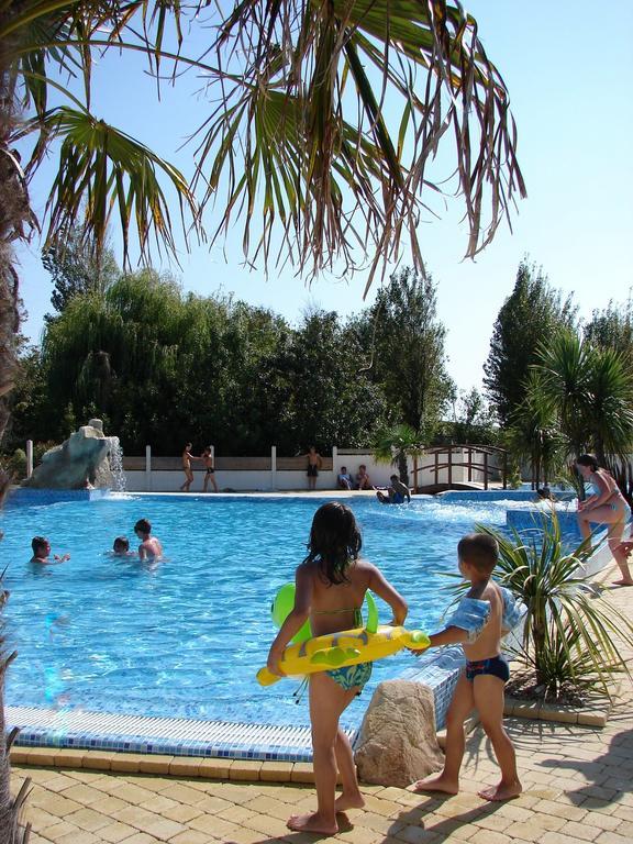 Camping Phare Ouest Saint-Denis-dʼOléron المظهر الخارجي الصورة