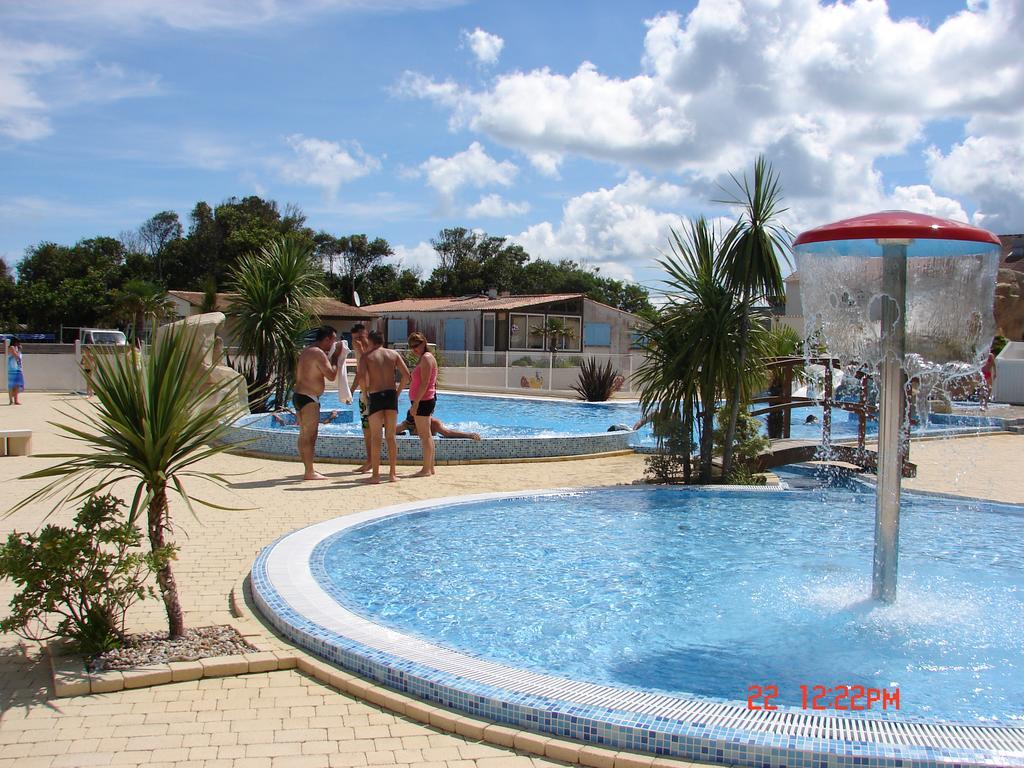 Camping Phare Ouest Saint-Denis-dʼOléron المظهر الخارجي الصورة