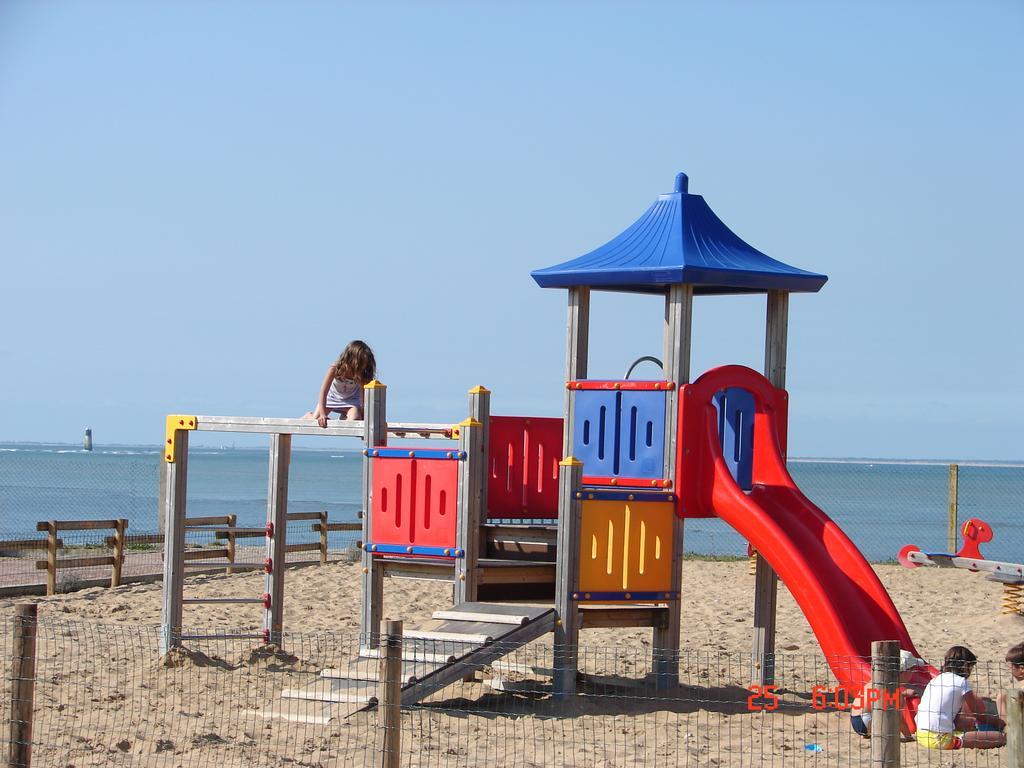 Camping Phare Ouest Saint-Denis-dʼOléron المظهر الخارجي الصورة