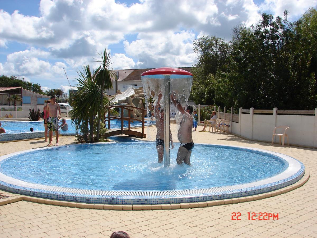Camping Phare Ouest Saint-Denis-dʼOléron المظهر الخارجي الصورة